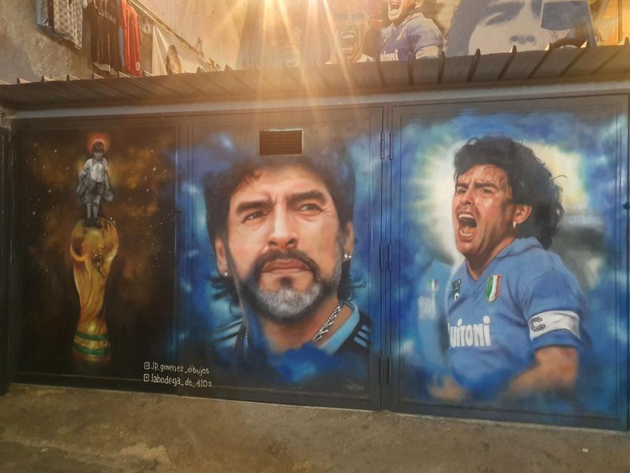 Imagini de la Maradona Murales, muzeul în aer liber dedicat lui Maradona Fotbalul nu pedepsește drastic dopajul. Un singur jucător exclus extrem de dur. Adrian Mutu, 7 luni și 6 luni de suspendare!