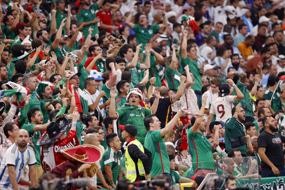 Mexicanii, cu lacrimi în ochi la intonarea imnului