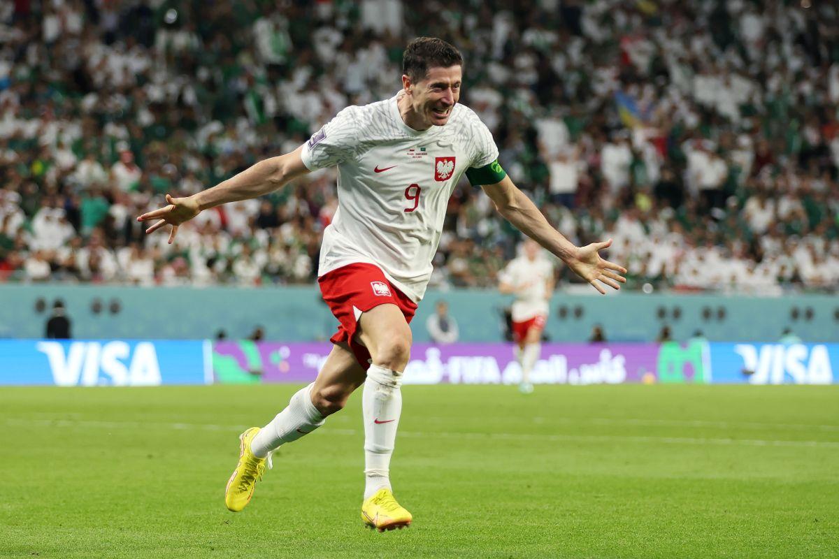 Moment uluitor: Lewandowski l-a egalat pe legendarul Pele și a început să plângă pe teren!
