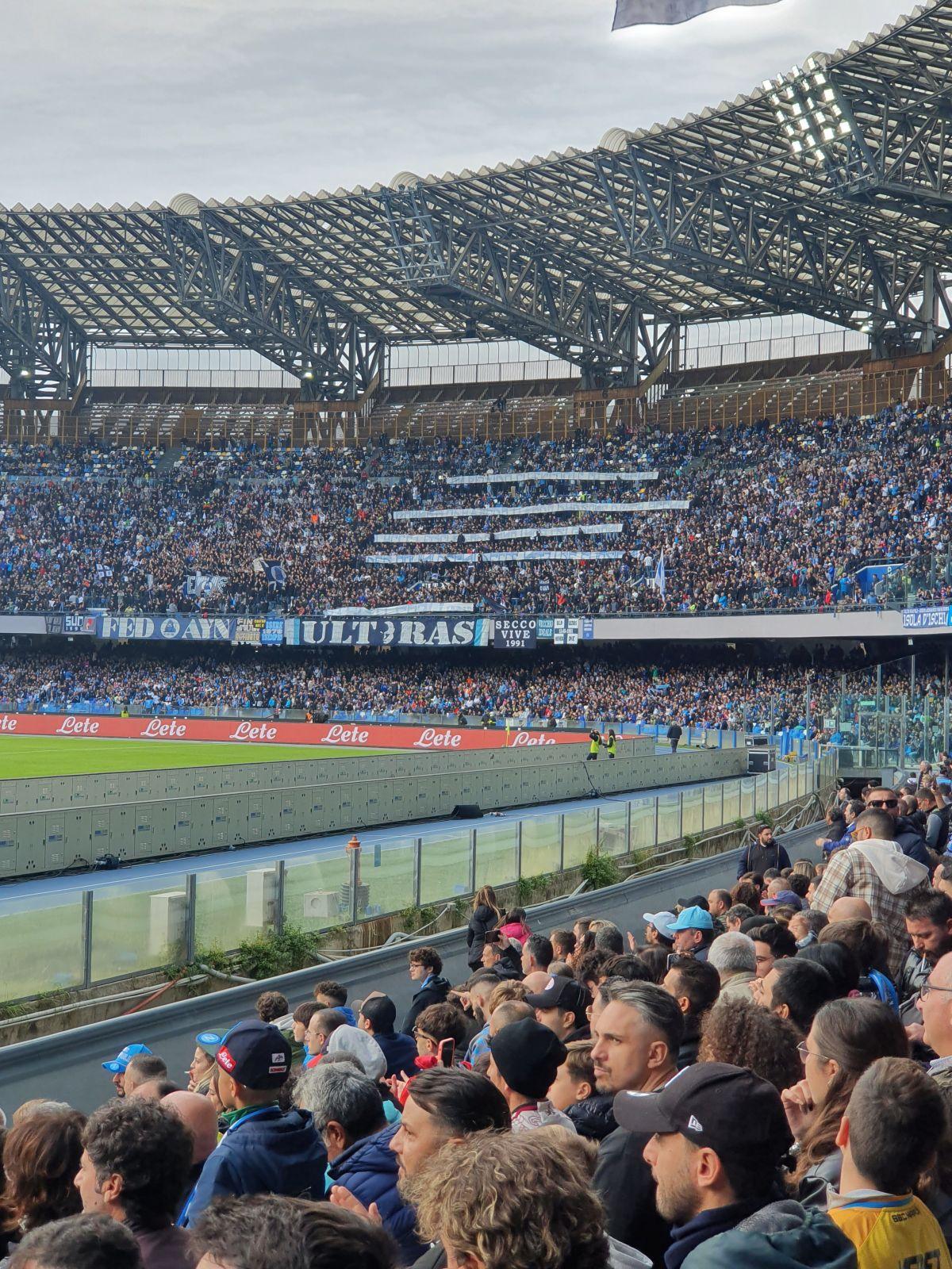 „Pelerinaj” în Napoli » Oamenii pentru care Maradona este Dumnezeu și care te învață că „Cel care iubește nu uită”