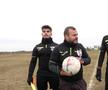 Vânătorul Rățoaia joacă cu mici și pastramă pe marginea terenului! „Uite-l și p-ăsta! Cu cerbul carpatin ne distrăm la maximum”