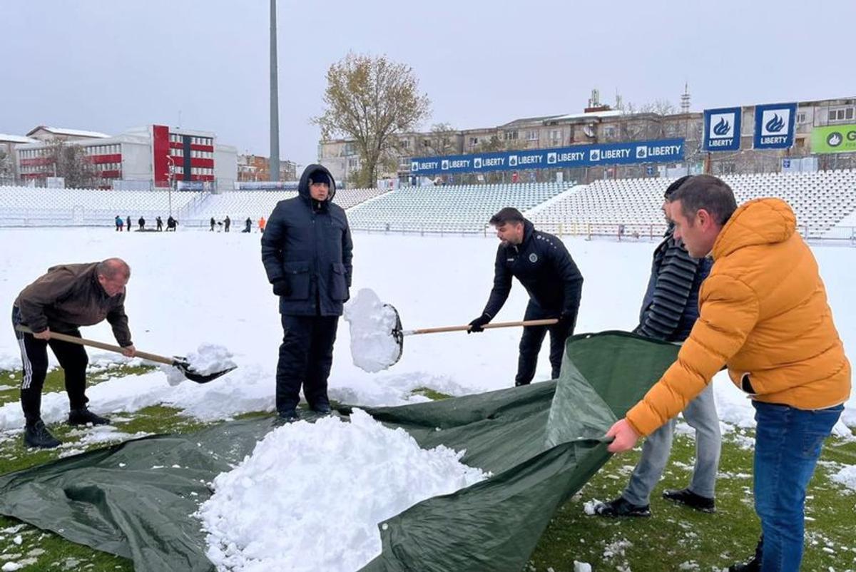 Mitriță a topit Oțelul » Hattrick pornit după un gol din ofsaid pentru vedeta Universității Craiova, în meciul întârziat de zăpadă