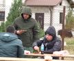 Vânătorul Rățoaia joacă cu mici și pastramă pe marginea terenului! „Uite-l și p-ăsta! Cu cerbul carpatin ne distrăm la maximum”