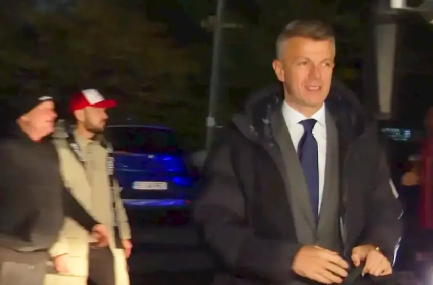Ovidiu Burcă (43 de ani) a fost apostrofat de un fan dinamovist, în momentul sosirii la Arena Națională, înaintea derby-ului Dinamo - FCSB.