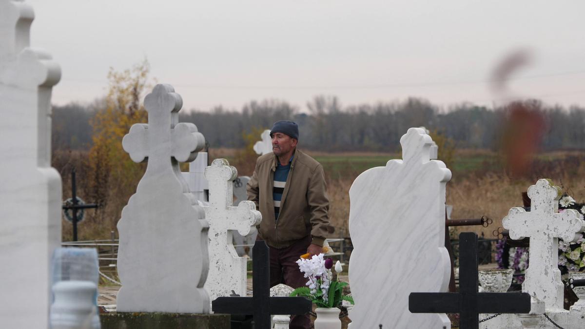 Vânătorul Rățoaia joacă cu mici și pastramă pe marginea terenului! „Uite-l și p-ăsta! Cu cerbul carpatin ne distrăm la maximum”