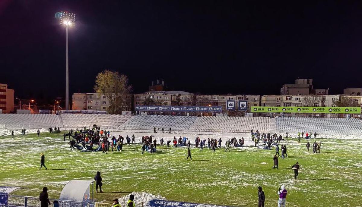 Mitriță a topit Oțelul » Hattrick pornit după un gol din ofsaid pentru vedeta Universității Craiova, în meciul întârziat de zăpadă