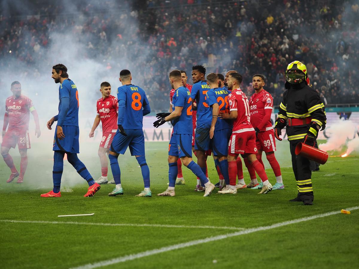 Torțe și petarde la Dinamo - FCSB