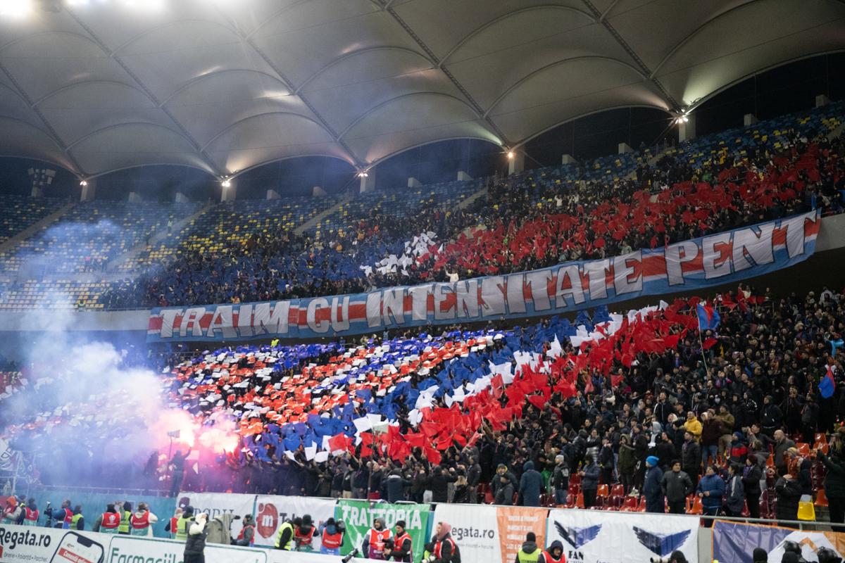 Torțe și petarde la Dinamo - FCSB
