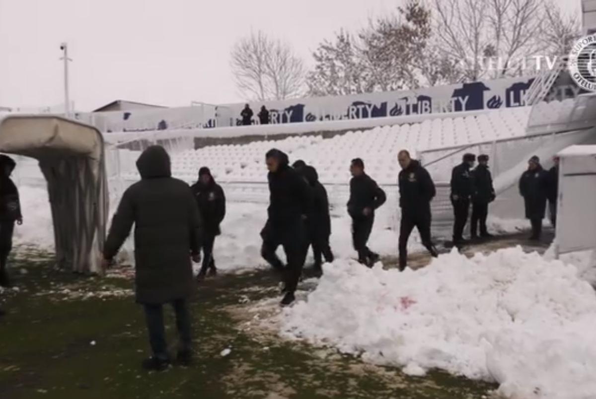 Mitriță a topit Oțelul » Hattrick pornit după un gol din ofsaid pentru vedeta Universității Craiova, în meciul întârziat de zăpadă