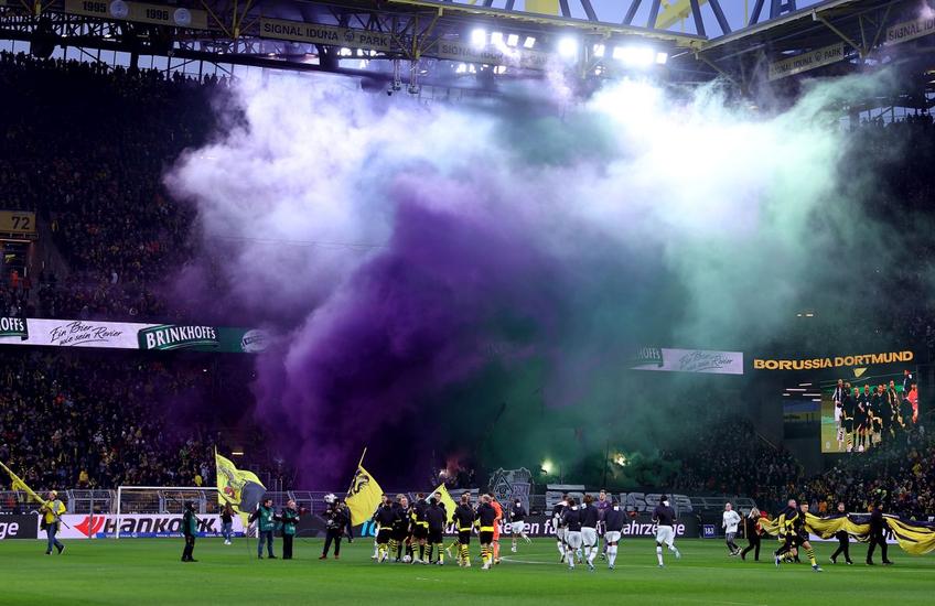 Un grup de suporteri ai lui Poli Timișoara au fost prezenți la derby-ul Borussia Dortmund - Borussia Monchengladbach, scor 4-2, în runda cu numărul 12 din Bundesliga.