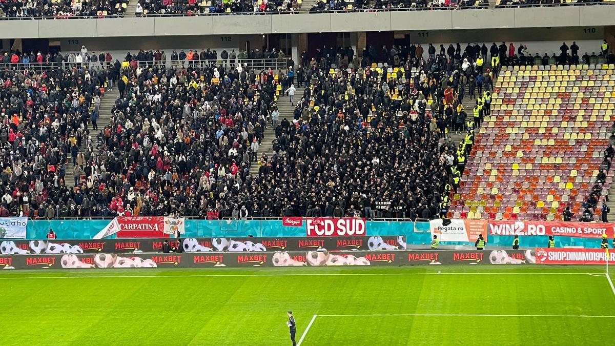Ce nu s-a văzut la TV în Dinamo - FCSB » Galeria lui Mustață, ironie cu dublu impact: „Piară tot Sudu' din țară”