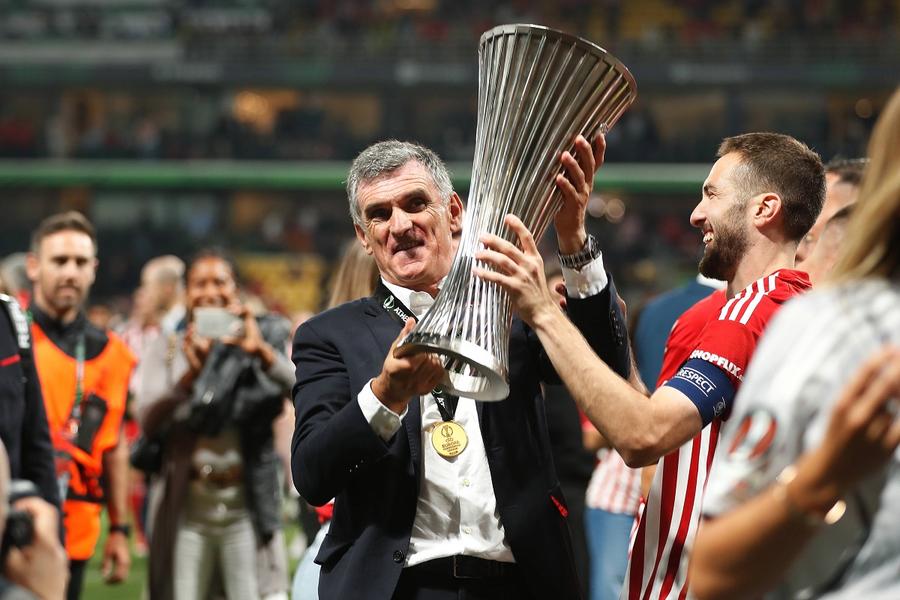 Jose Luis Mendilibar a cucerit Conference League cu Olympiakos în sezonul precedent. Foto: Imago FCSB se pregătește să-l înfrunte pe „Mentalistul” lui Olympiakos » Dușman al fotbalului modern