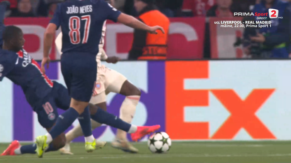 L'Equipe nu l-a iertat pe Istvan Kovacs după cartonașul roșu acordat în Bayern - PSG: „Specialist în cartonașe, fidel reputației de arbitru sever”