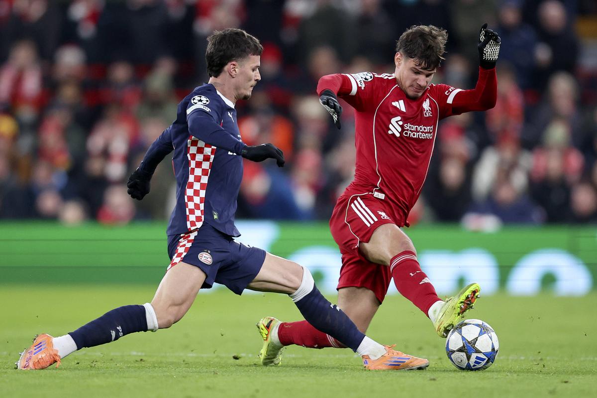 Liverpool - PSV, cu Dennis Man titular, în Liga Campionilor