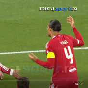 Hențul lui van Dijk din Liverpool - PSV // FOTO: captură Digi Sport