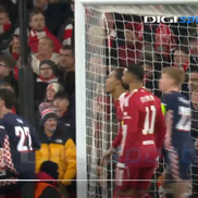 Hențul lui van Dijk din Liverpool - PSV // FOTO: captură Digi Sport