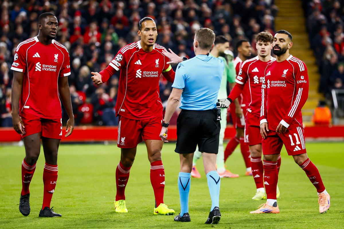 Hențul făcut de Van Dijk în Liverpool - PSV