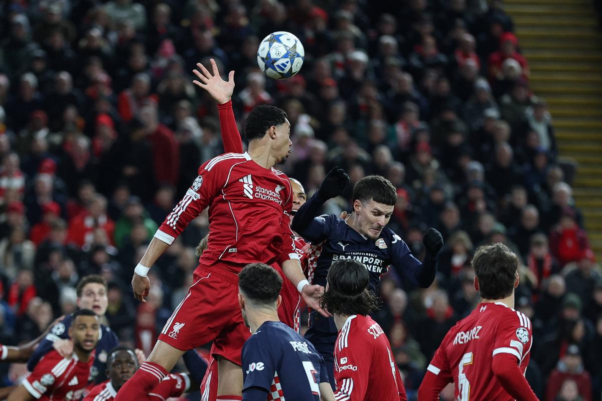 „A înnebunit complet” » Van Dijk, făcut praf după gafa imensă comisă chiar de lângă Dennis Man