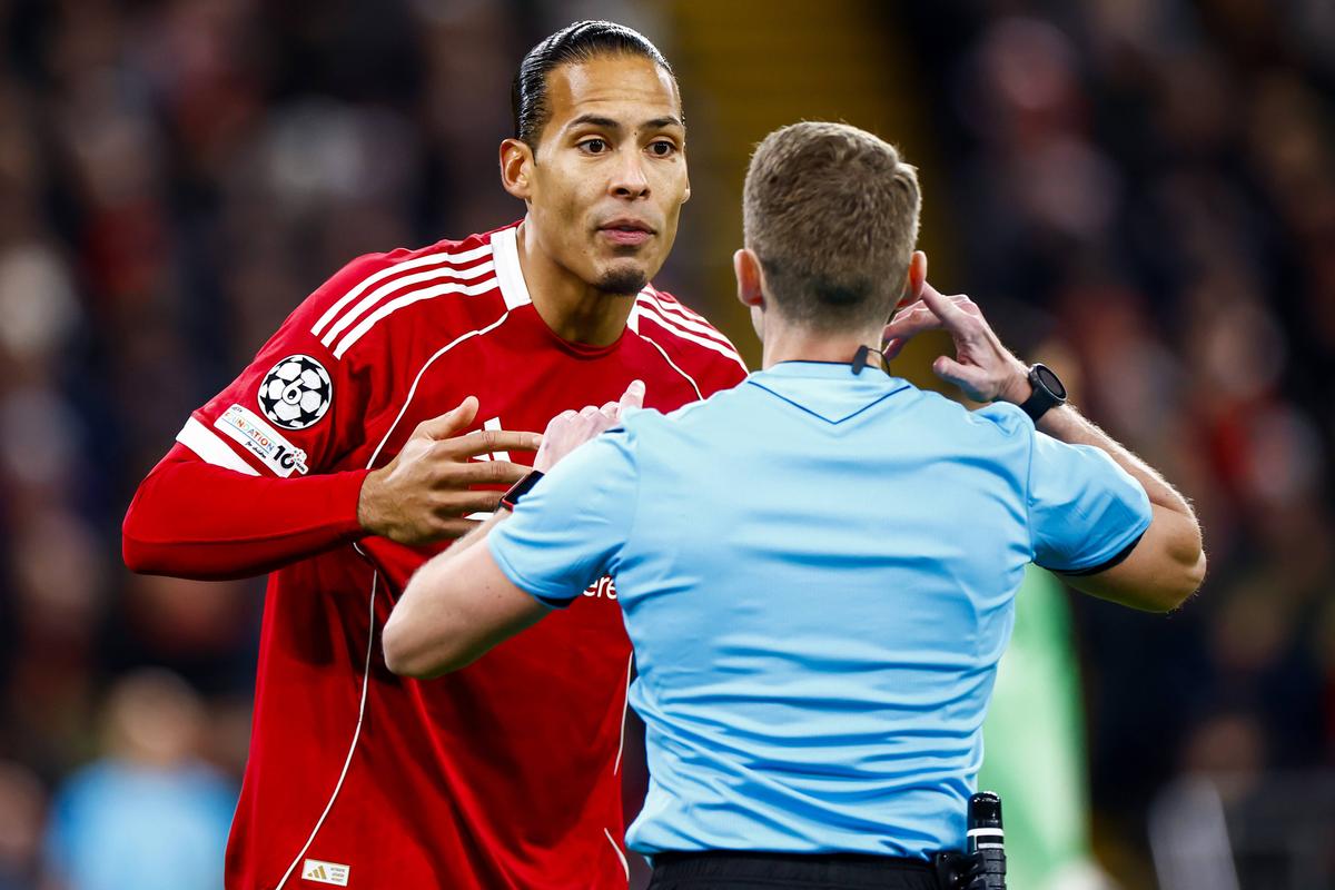 Hențul făcut de Van Dijk în Liverpool - PSV