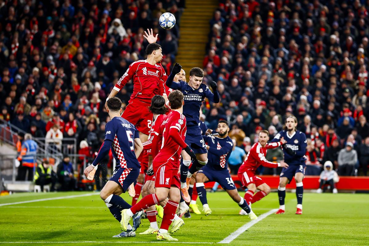 Hențul făcut de Van Dijk în Liverpool - PSV
