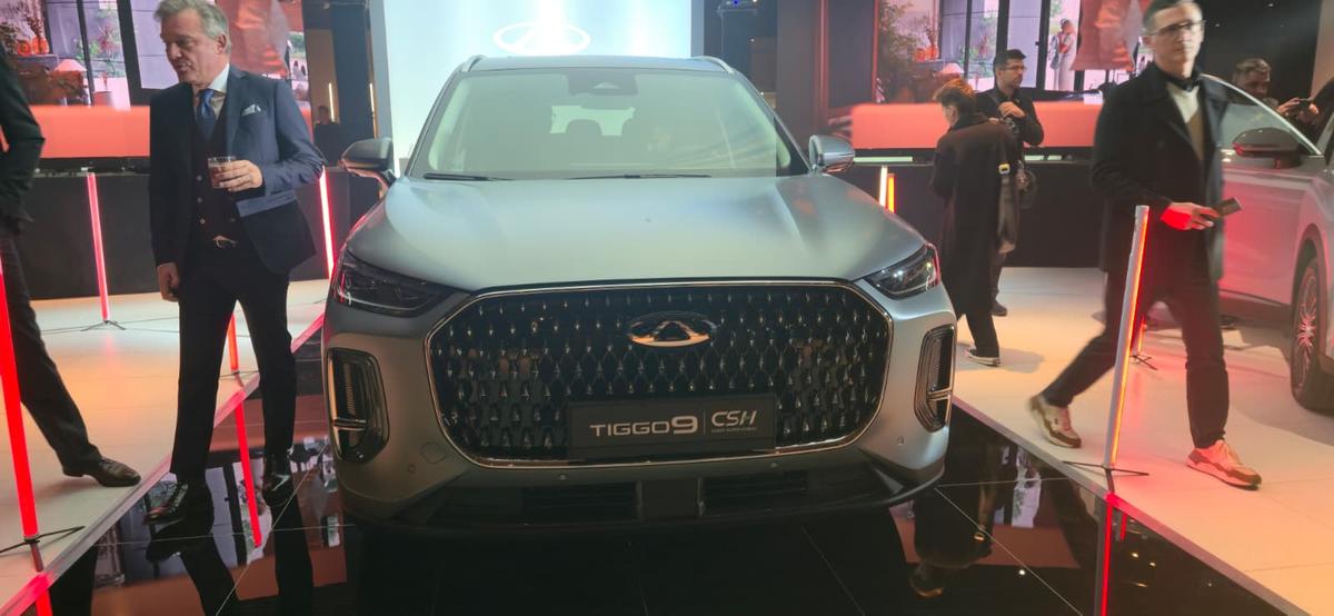 Mașina care vrea să schimbe regulile jocului în România: SUV hibrid premium sub prețul unui BMW X3 second-hand
