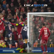 Hențul lui van Dijk din Liverpool - PSV // FOTO: captură Digi Sport