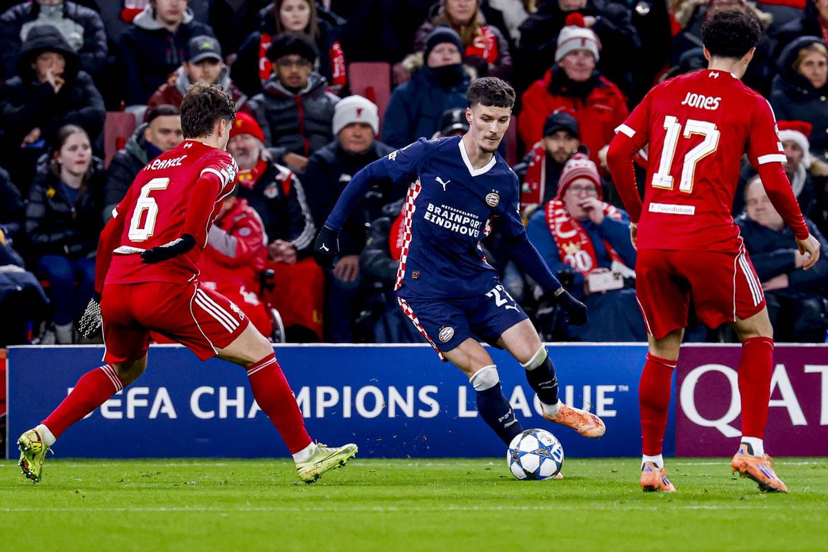 Cu Dennis Man pe teren 89 de minute, PSV a obținut victoria SEZONULUI! Liverpool, UMILITĂ pe Anfield în Liga Campionilor