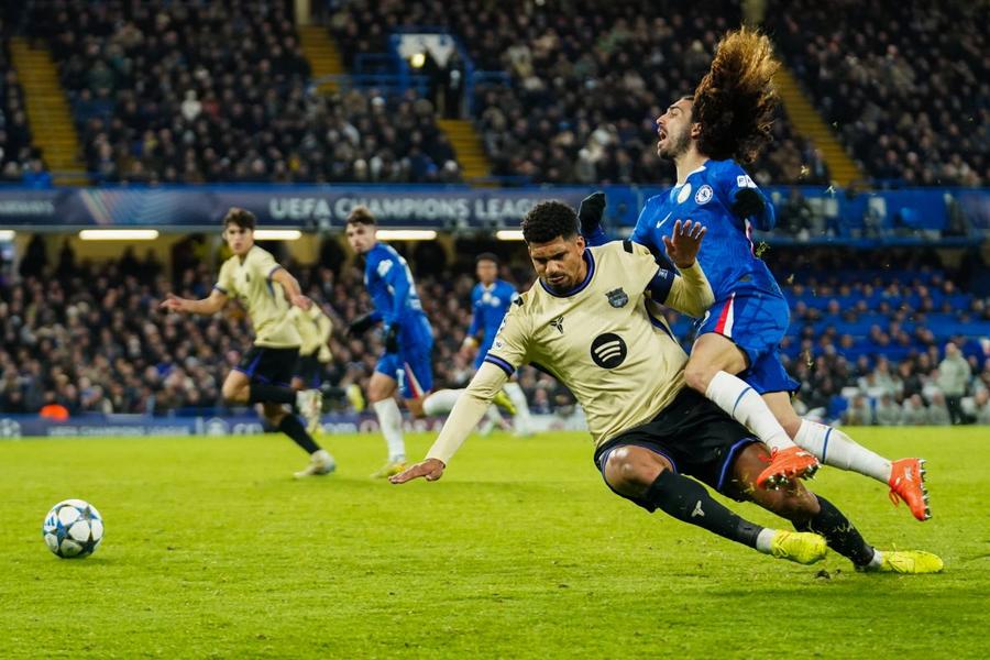 Barcelona vrea să scadă suma de transfer a lui Bastoni » Trei jucători sunt propuși la schimb echipei lui Chivu!