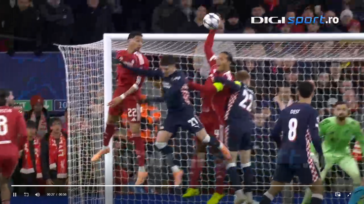 Hențul lui van Dijk din Liverpool - PSV // FOTO: captură Digi Sport