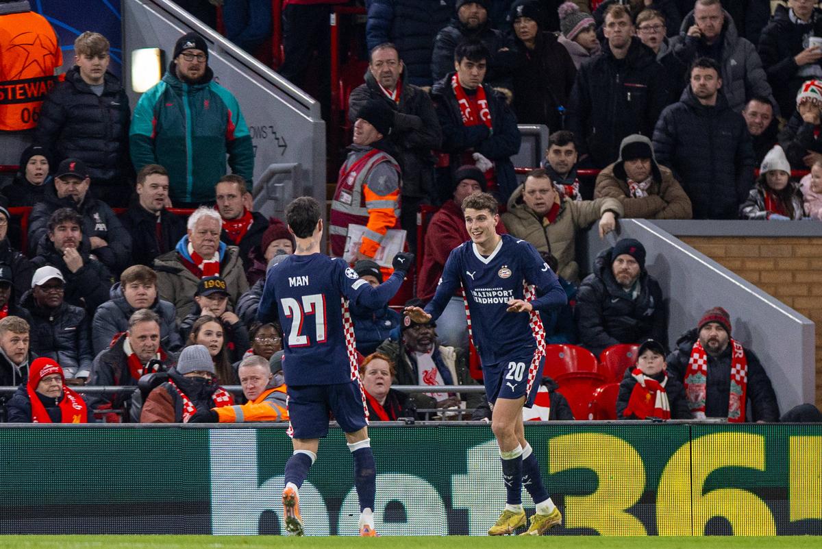 Cu Dennis Man pe teren 89 de minute, PSV a obținut victoria SEZONULUI! Liverpool, UMILITĂ pe Anfield în Liga Campionilor