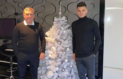 Gică Hagi, surpriză pentru fiul său de Crăciun » Ianis, al 5-lea cel mai dorit tricou de la Genk!