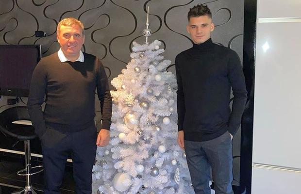 Gică Hagi, surpriză pentru fiul său de Crăciun » Ianis, al 5-lea cel mai dorit tricou de la Genk!