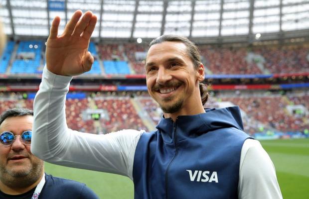 FOTO Zlatan Ibrahimovic le-a urat urmăritorilor săi în stitlul caracteristic „Crăciun fericit”