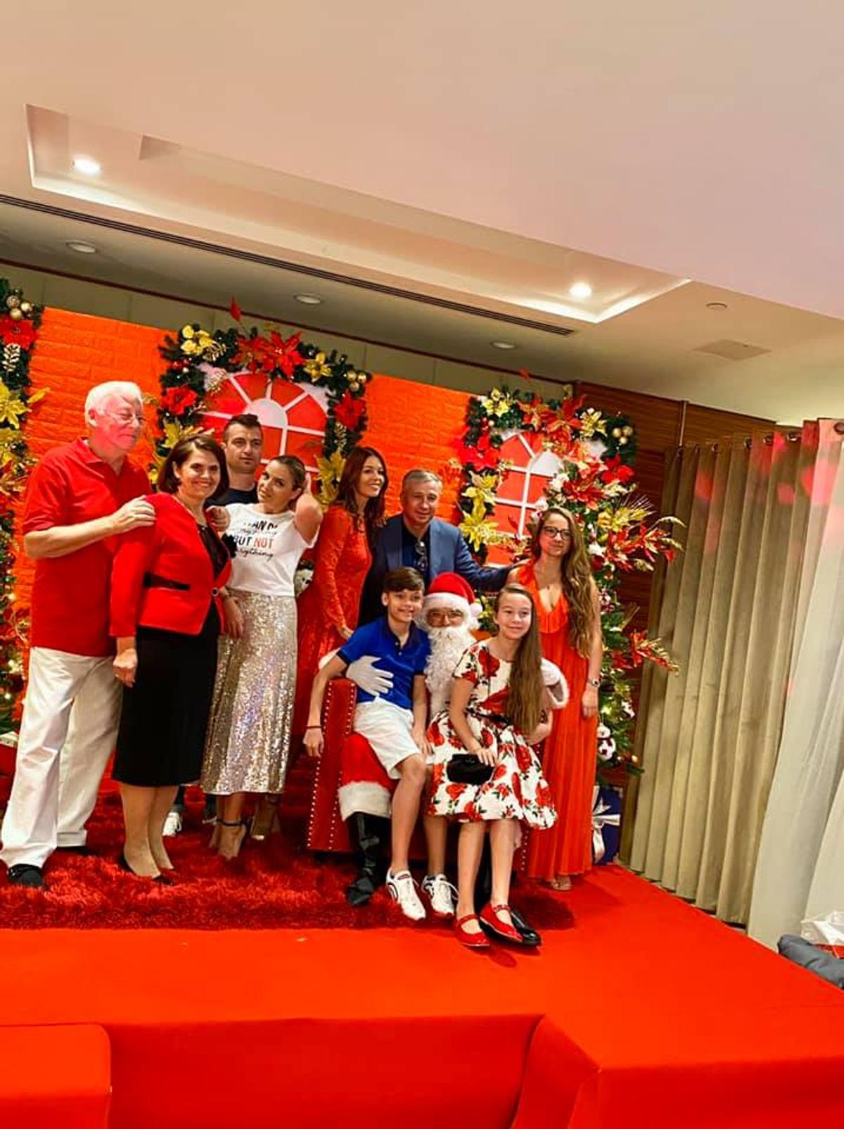 Cu ce se ocupă soția lui Dan Petrescu în timp ce el e în Coreea: imagini răvășitoare cu partenera antrenorului, mai tânără cu 10 ani decât el