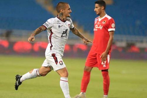 Al Raed, echipa antrenată de Marius Șumudică, a învins-o pe Al Batin în deplasare, scor 2-1, într-un duel contând pentru runda #10 din campionatul Arabiei Saudite. Golul decisiv a fost reușit de Alexandru Mitriță.
