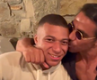 Bucătarul turc Nusret Gokce, supranumit Salt Bae, cel care a ajuns pe gazon după finala Campionatului Mondial, apare alături de Kylian Mbappe într-un videoclip devenit viral pe rețelele de socializare.
