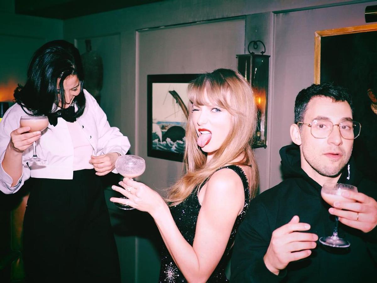 Idila dintre Taylor Swift și starul din sport, demascată de noua piesă a artistei? „Sunt un Aston Martin pe care l-ai condus direct în prăpastie, apoi ai fugit și te-ai ascuns”