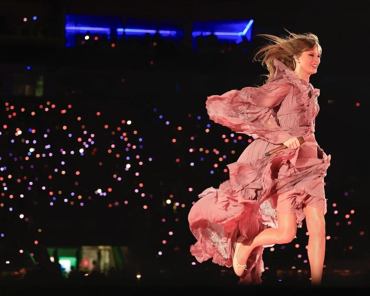 Idila dintre Taylor Swift și starul din sport, demascată de noua piesă a artistei? „Sunt un Aston Martin pe care l-ai condus direct în prăpastie, apoi ai fugit și te-ai ascuns”