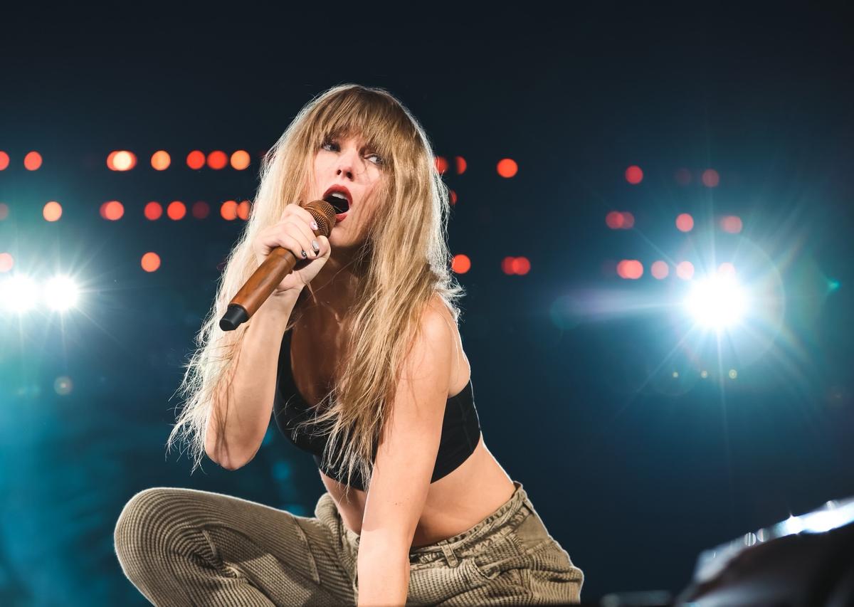 Idila dintre Taylor Swift și starul din sport, demascată de noua piesă a artistei? „Sunt un Aston Martin pe care l-ai condus direct în prăpastie, apoi ai fugit și te-ai ascuns”