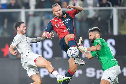 George Pușcaș, împotriva lui Milan, cu Giroud în poartă Foto: Guliver/GettyImages