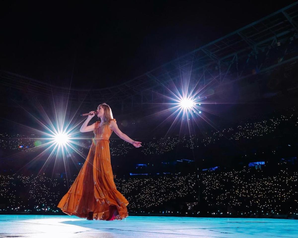 Taylor Swift a petrecut Crăciunul pe stadion! Momente inedite surprinse de camerele de luat vederi cu superstarul pop