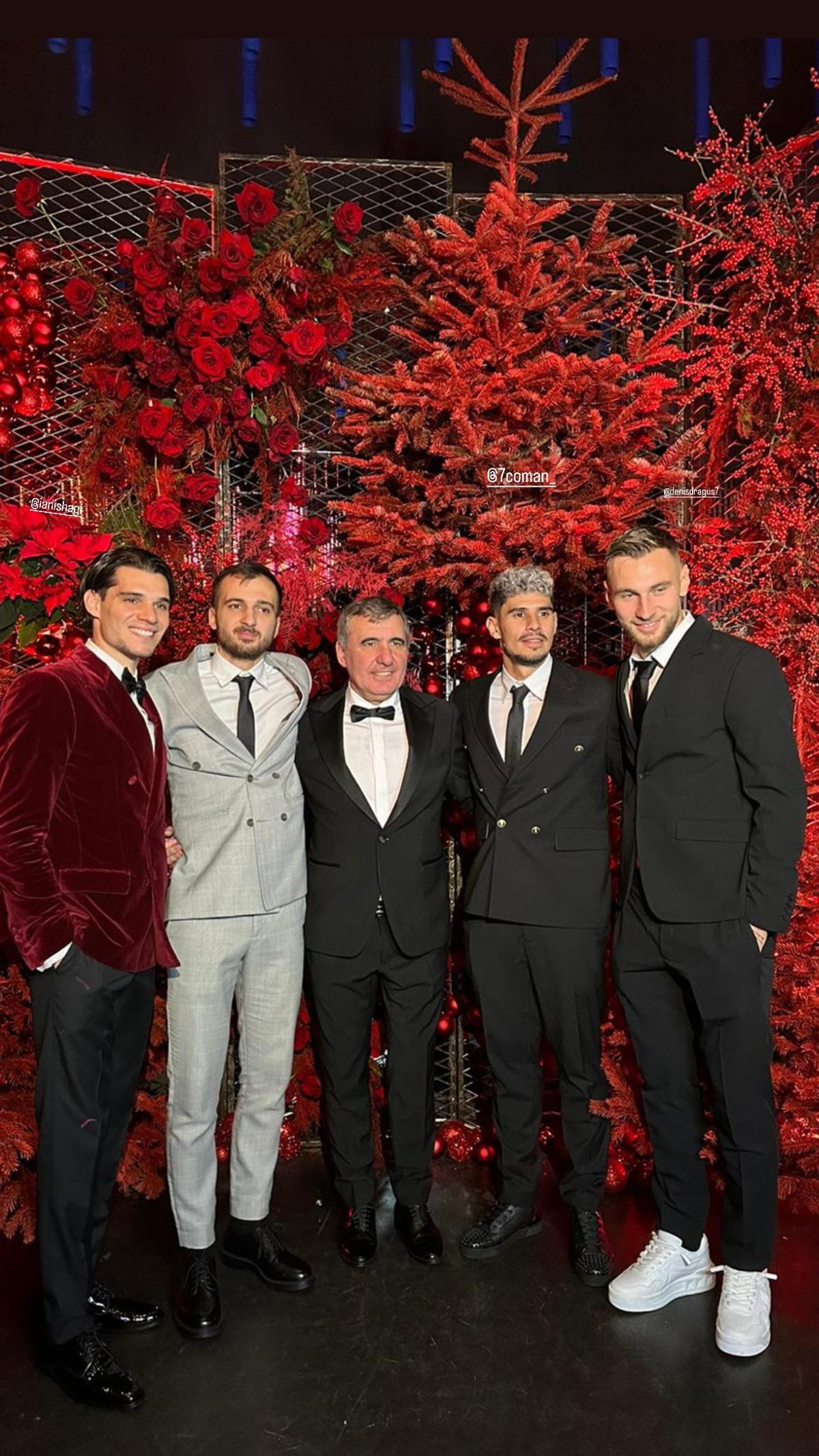 Băieții lui Hagi s-au făcut mari » Fotbaliștii lansați de „Rege”, show la cununia lui Ianis: „Farul campioană” și imnul României