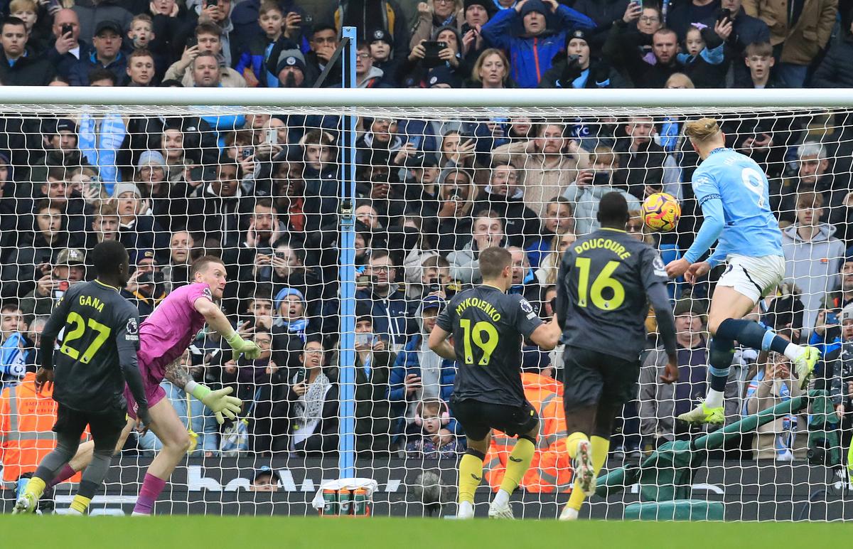 Uluitor! Ce avea scris Jordan Pickford pe sticla de apă, înainte să pareze penalty-ul lui Erling Haaland