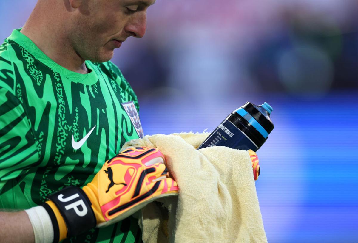 Uluitor! Ce avea scris Jordan Pickford pe sticla de apă, înainte să pareze penalty-ul lui Erling Haaland