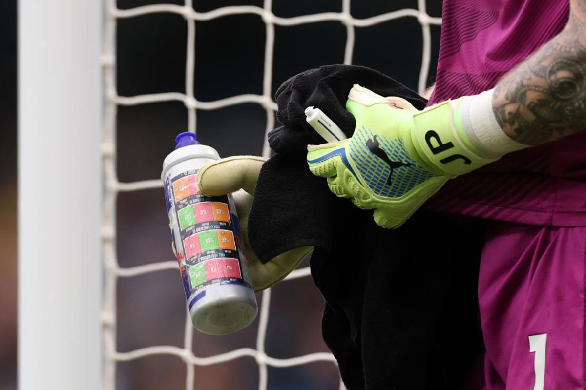 Uluitor! Ce avea scris Jordan Pickford pe sticla de apă, înainte să pareze penalty-ul lui Erling Haaland