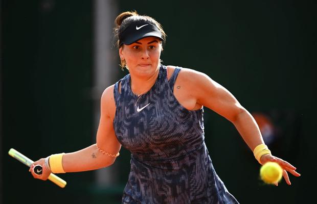 Problemele continuă pentru sportiva cu origini românești! După ce a stat 10 luni pe tușă, va rata începutul noului sezon