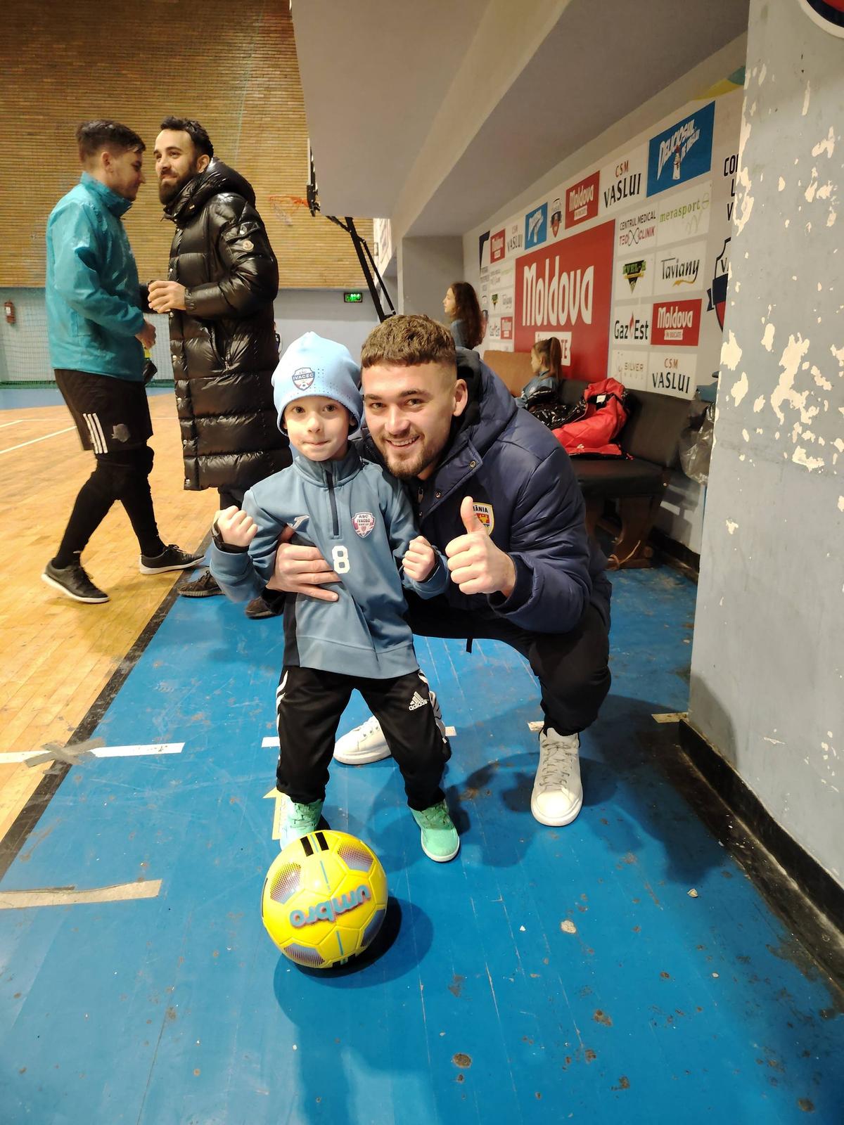 Louis Munteanu s-a fotografiat în tricoul celor de la FCSB