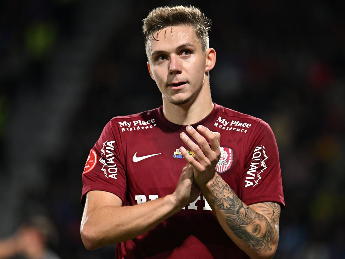 Louis Munteanu s-a pozat în tricoul lui FCSB! » O „aroganță” la adresa lui Varga sau urmează transferul?