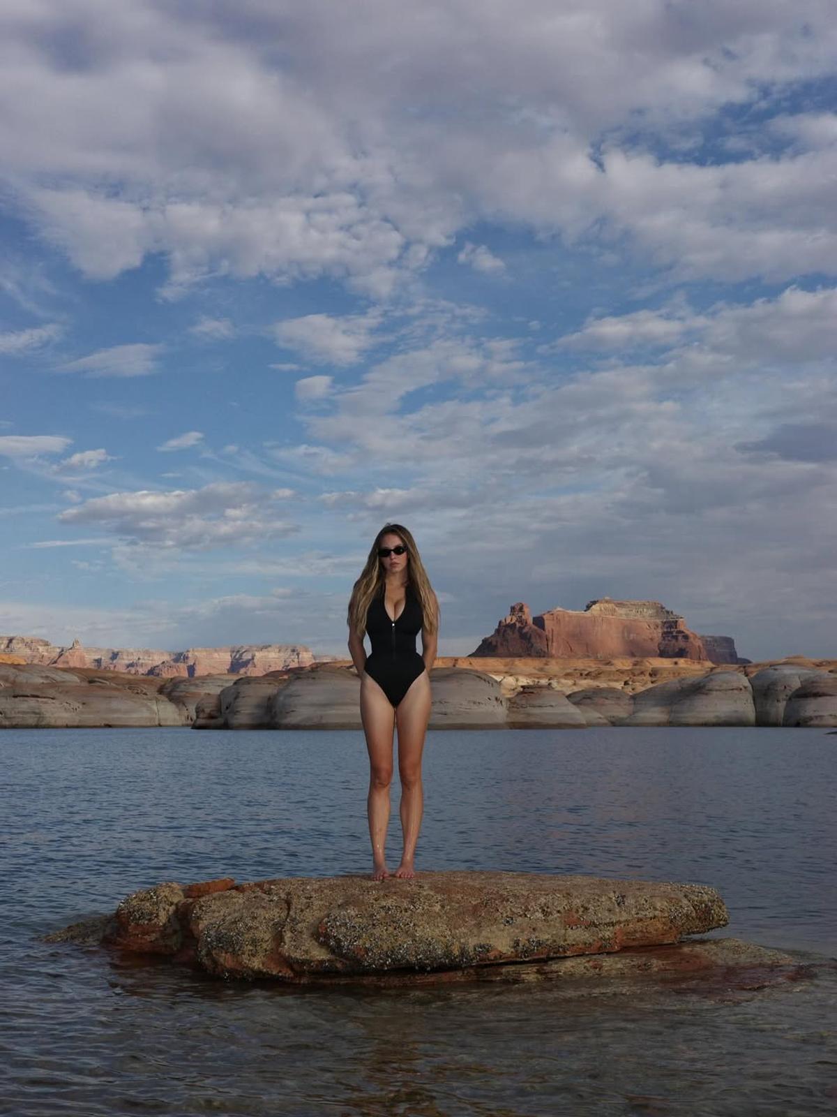 „Cuplat” cu Sydney Sweeney, fotbalistul de națională a rupt tăcerea: „Vă rog”