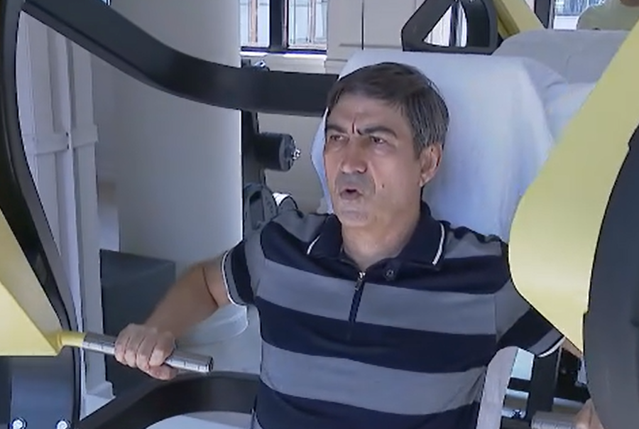 Pițurcă la sala de fitness. Foto: captură sport.ro Cum se menține Victor Pițurcă în formă la 69 de ani: „După 4 sarmale, faceți asta!” » Cristi Borcea îi este partener